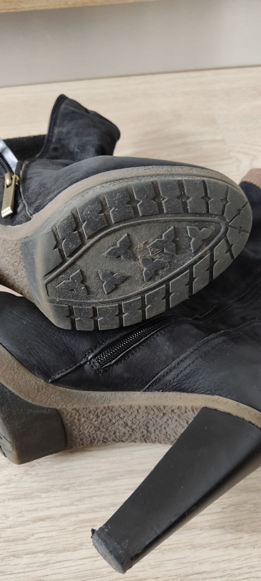 Buty skórzane czarne  38 Lasocki obcas