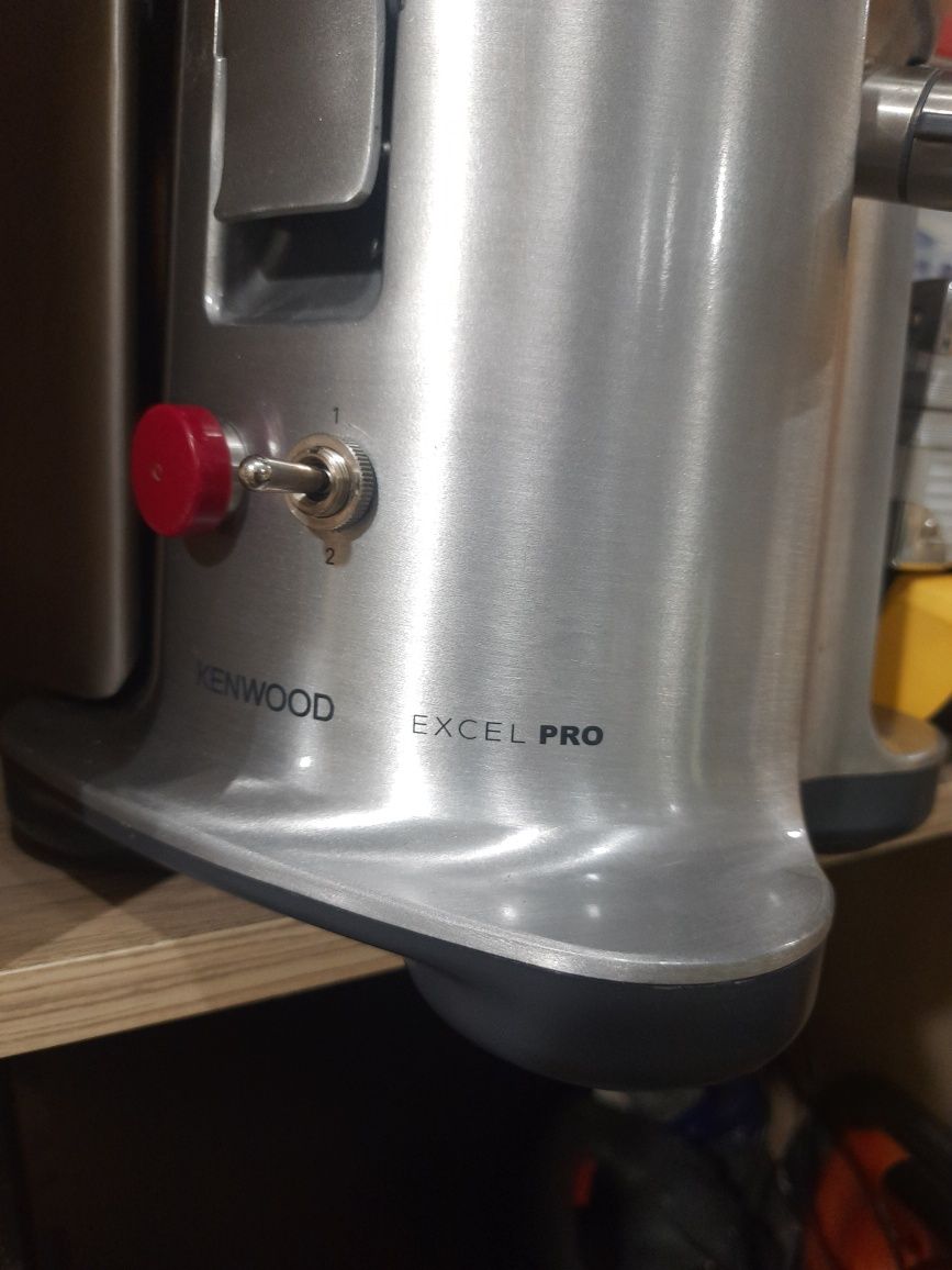 Соковижималка KENWOOD JE 880