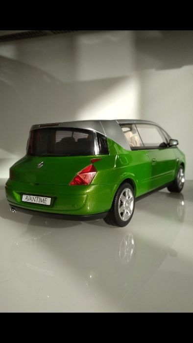 Model Otto Renault Avantime w skali 1/18 Taiga Green kolor