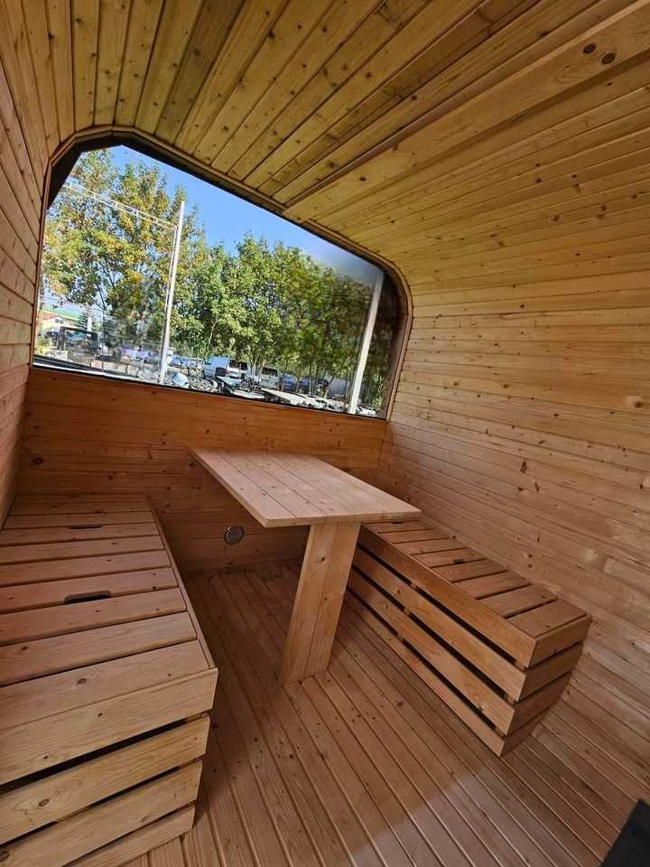 Sauna z piecem opalanym drewnem panorama oświetlenie przebieralnia