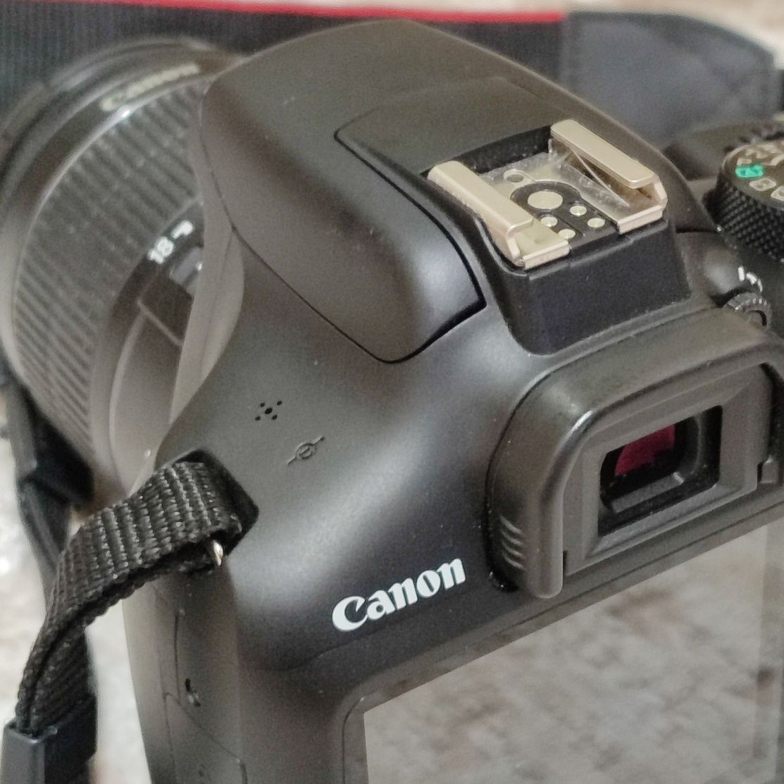Фотоапарат Canon 1300D kit + 18-55 / Як новий! / Пробіг 900 кадрів!