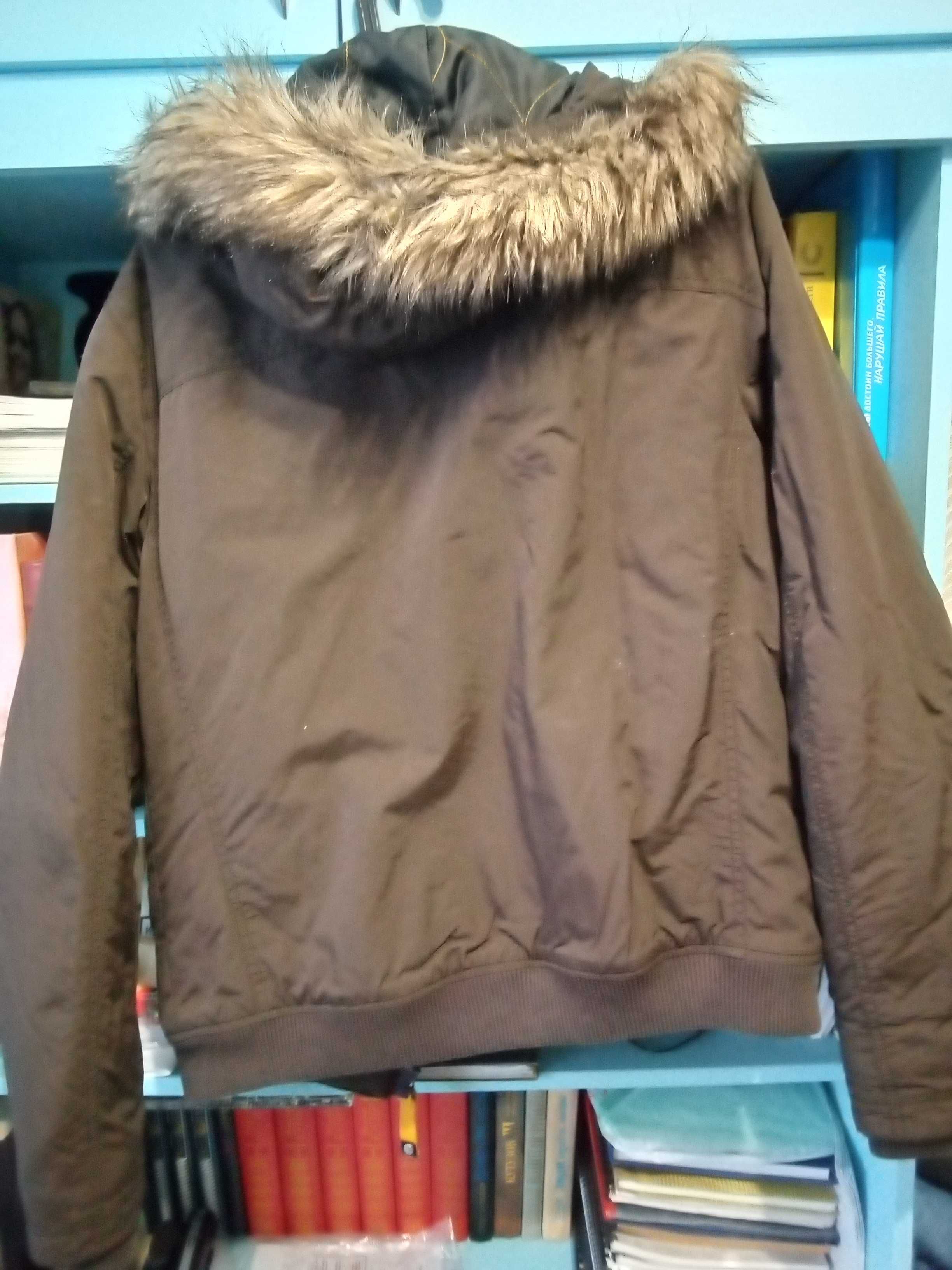 Зимняя курточка темно коричневая