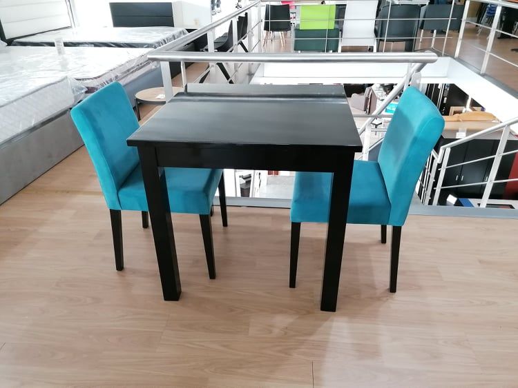 Mesa 70x70 em madeira  pintada a preto