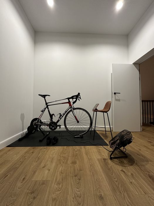 Trenażer rowerowy Wahoo Kickr Core 2 LATA GWARANCJI | kompletny zestaw
