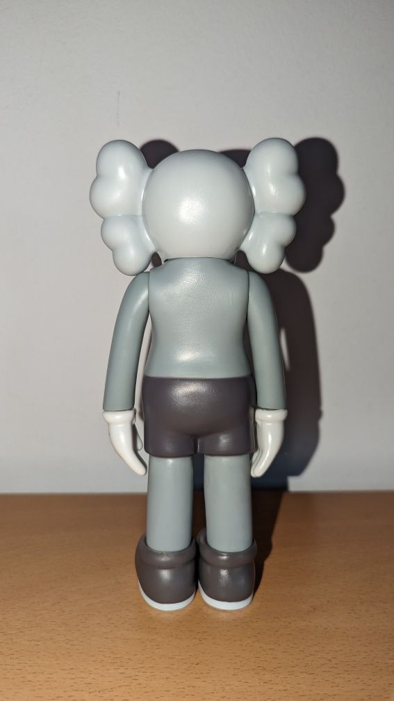 Figura Kaws grey (repl)