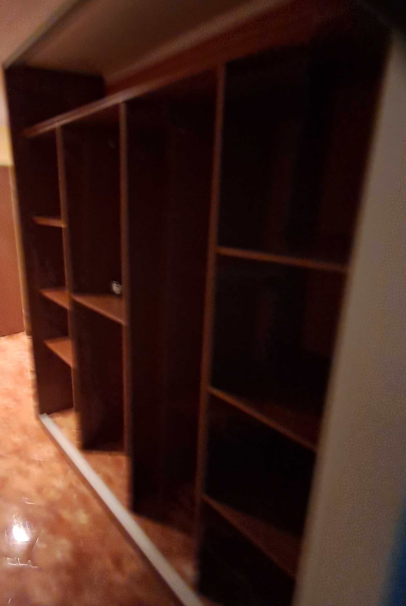Szafa przesuwna z lustrem , dwa boki, półki , 3 rurki  2,43 x 2,10