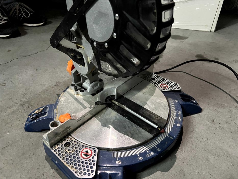 Serra circular como nova