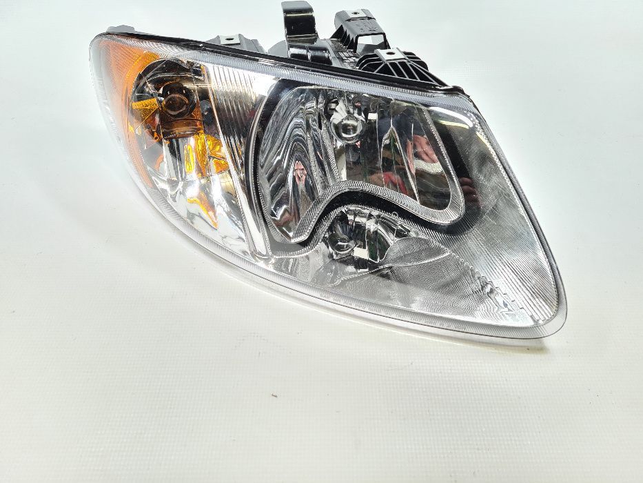Chrysler VOYAGER 00-04 reflektor lampa prawa przód HB5 OEM USA