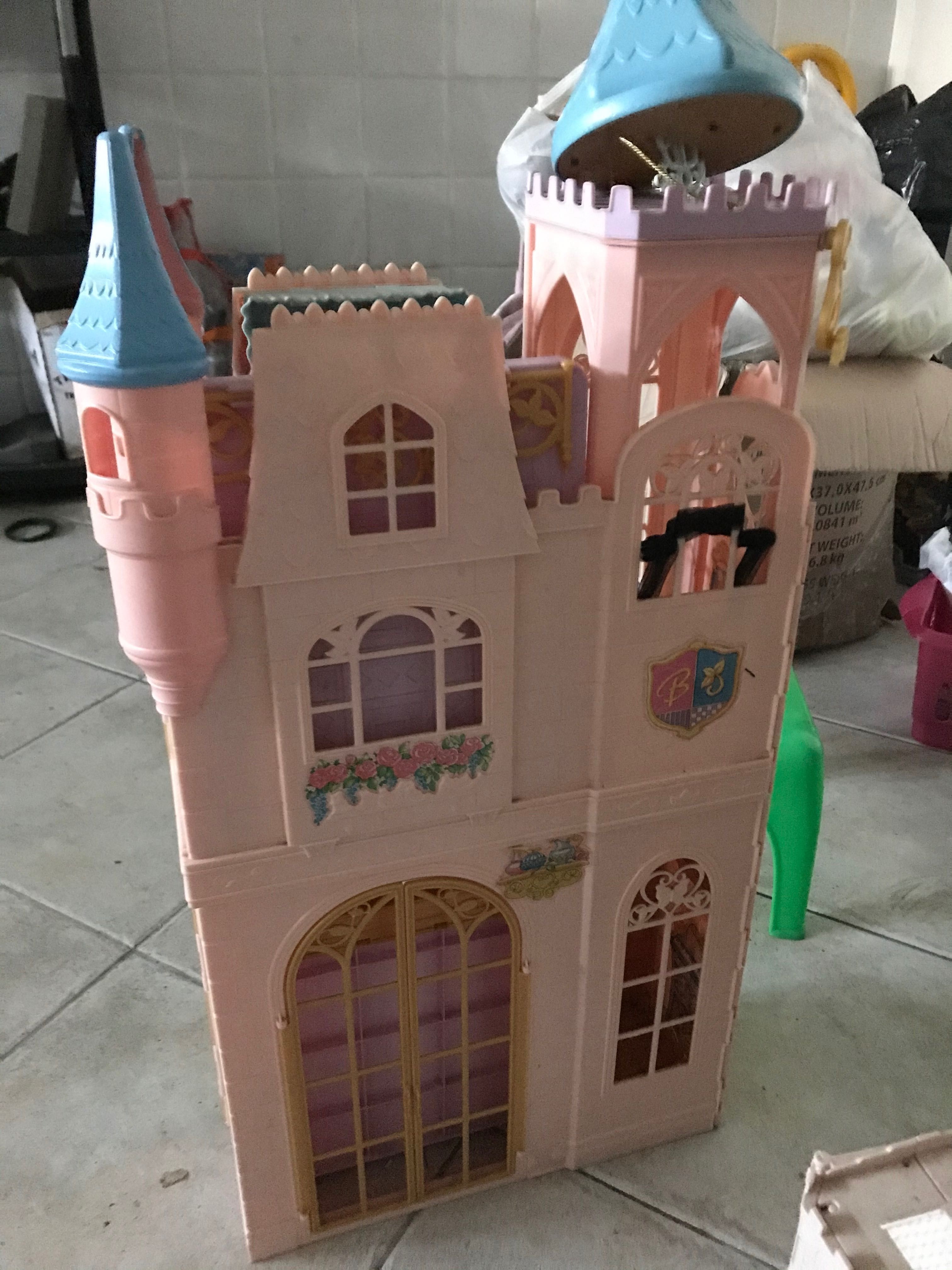 Castelo Barbie a Princesa e a Aldeã