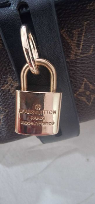 Mala nova com 2 alças tiracolo