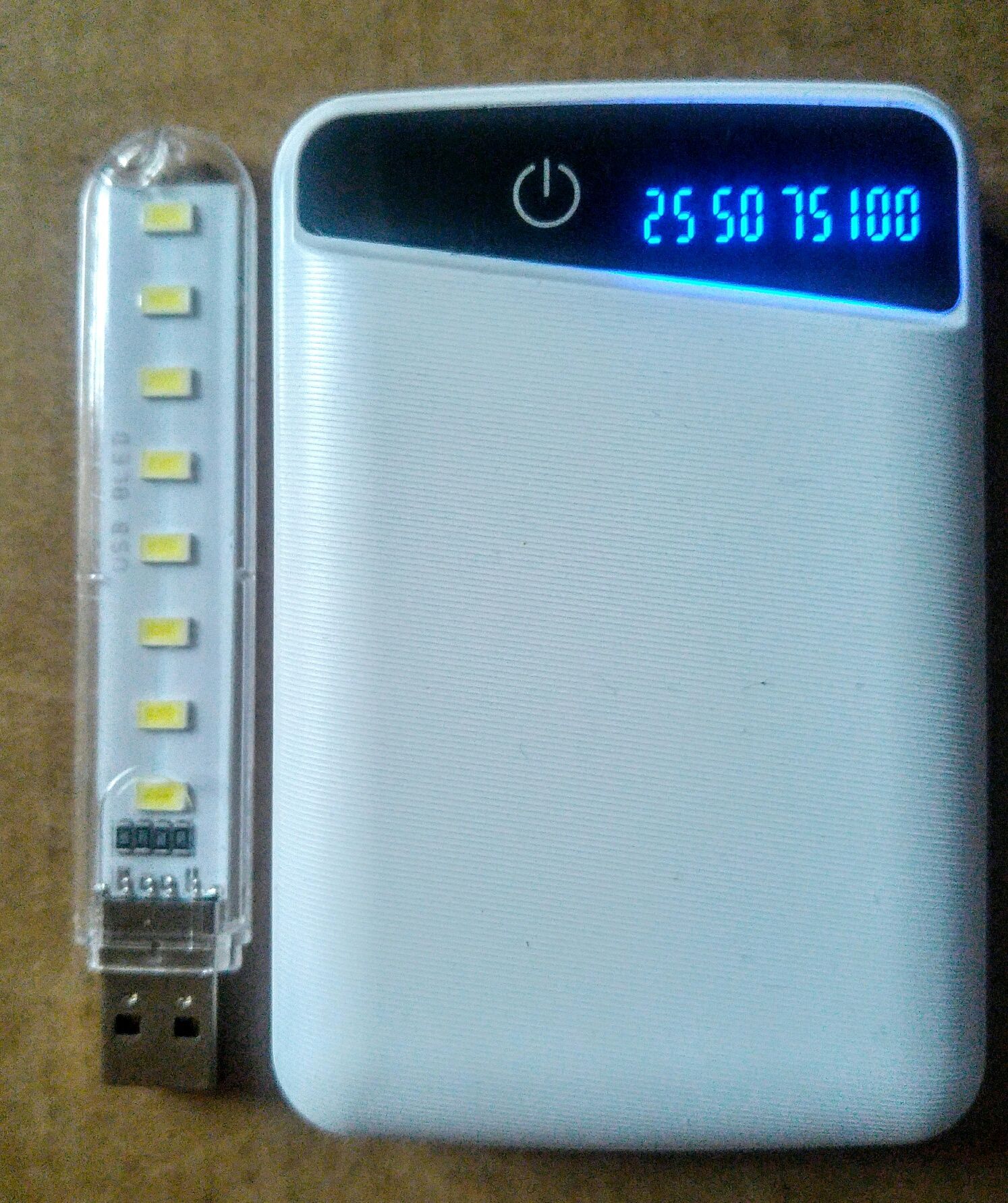 Powerbank 6600 mAh + Solarne Ogniwa 5Watt