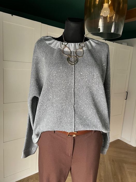 Szary sweter ze srebrnymi cekinami rozmiar 44 XXL marki Monnari