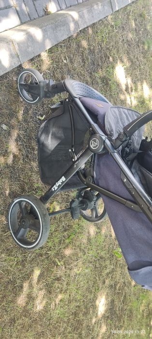 Прогулянковий візок Babyzz B100