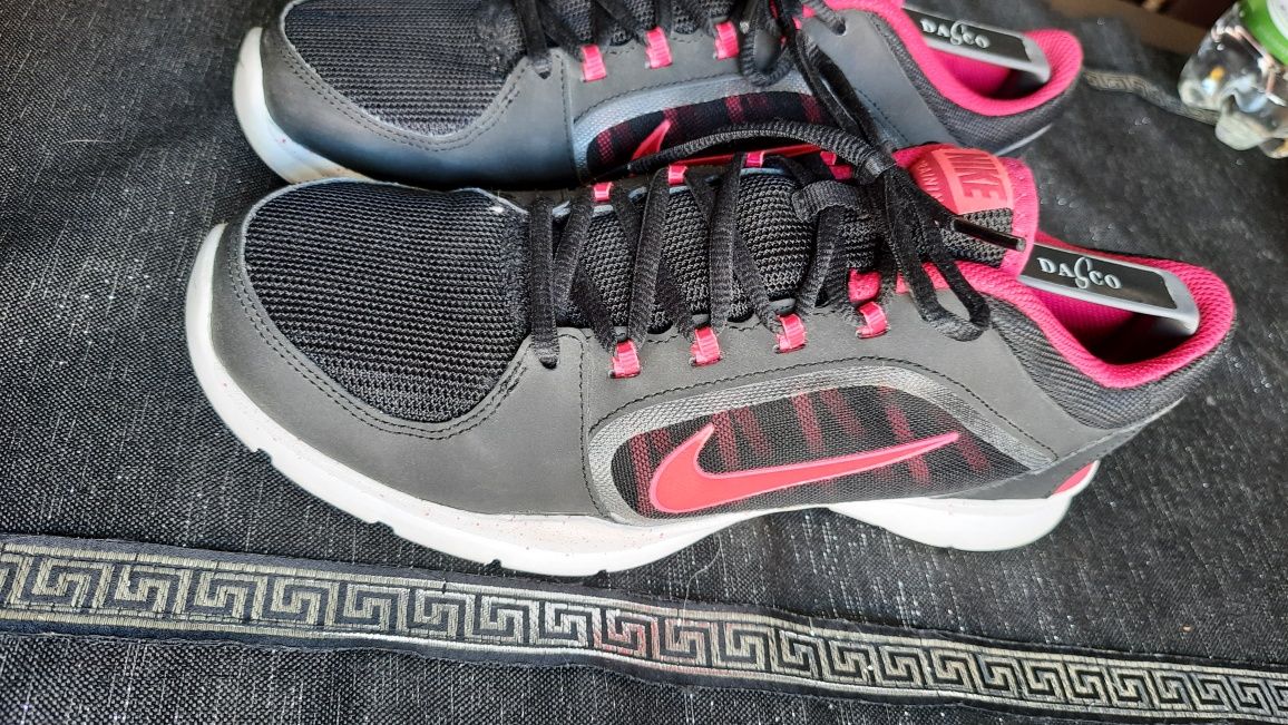 Buty sportowe firmy NIKE