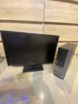 Komputer z monitorem