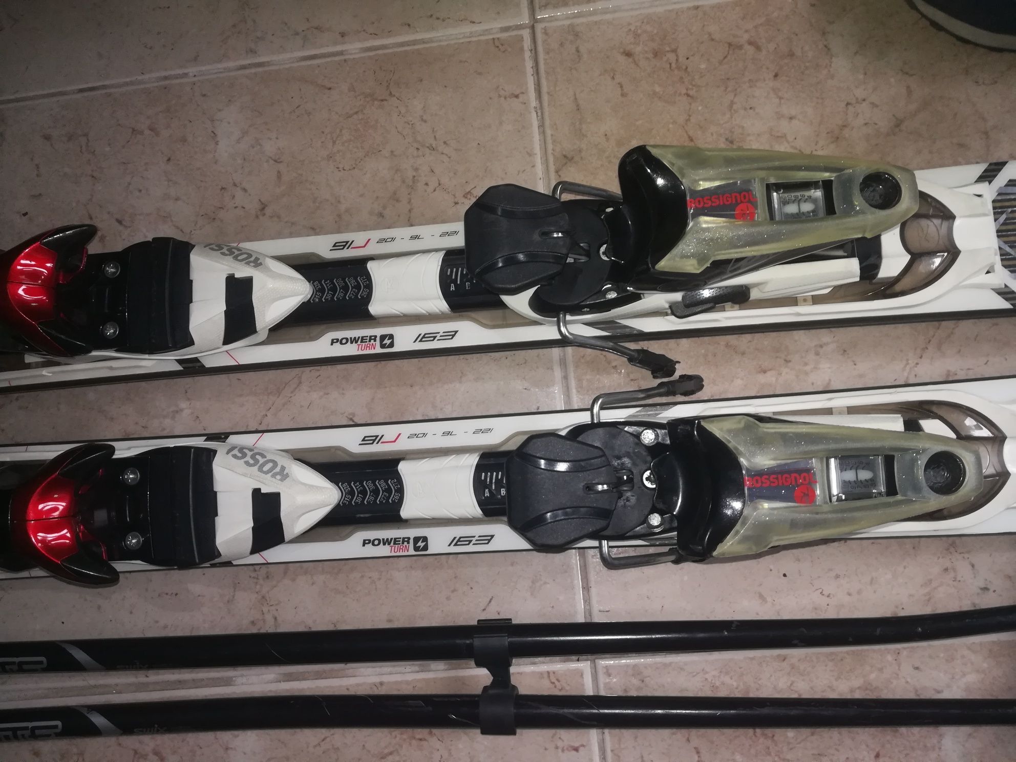 SKIS Rossignol usados +bastões