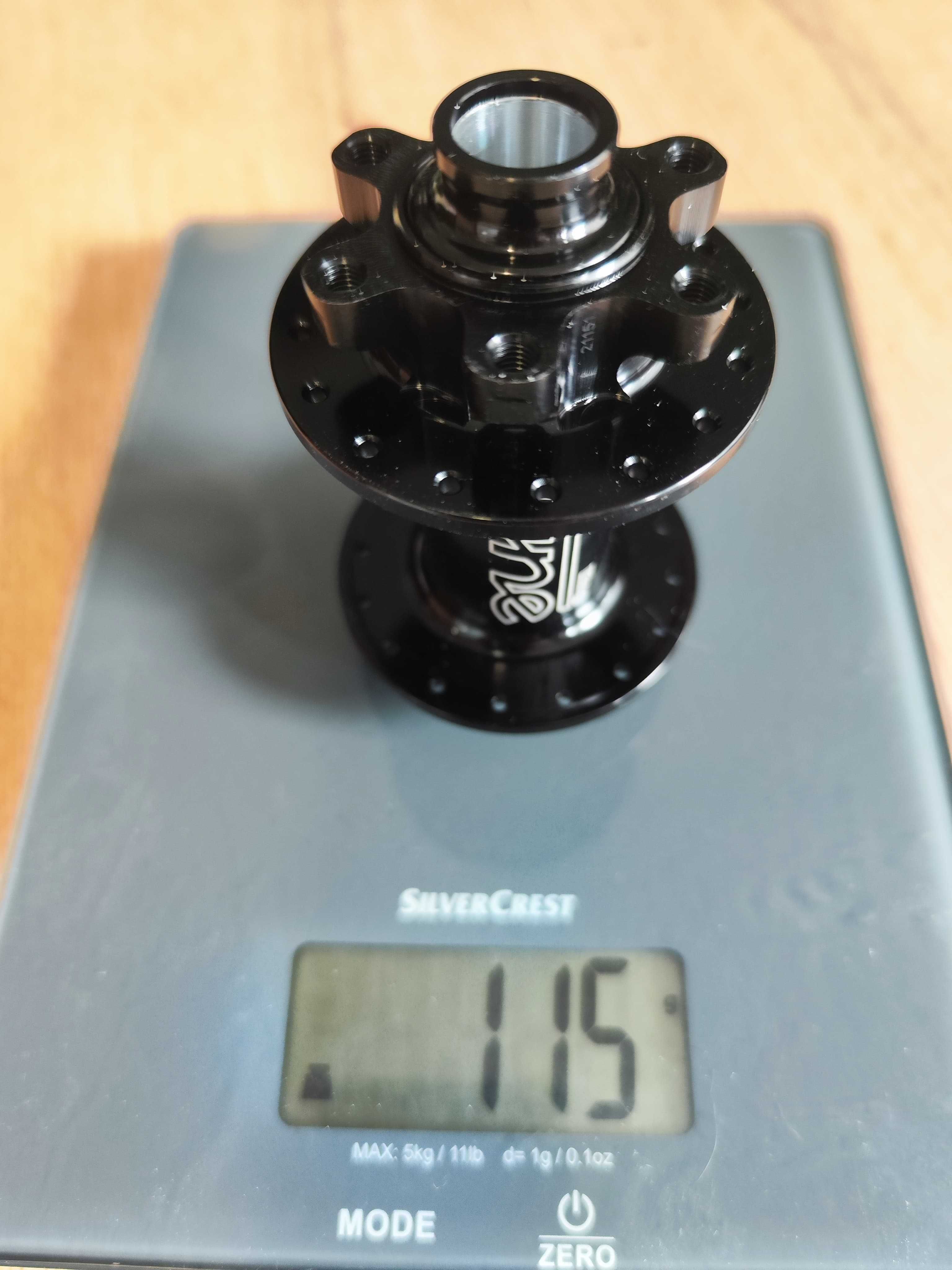 Cubo de Roda Tune King Preto 32 Raios, eixo 15x100 e adaptadores QR