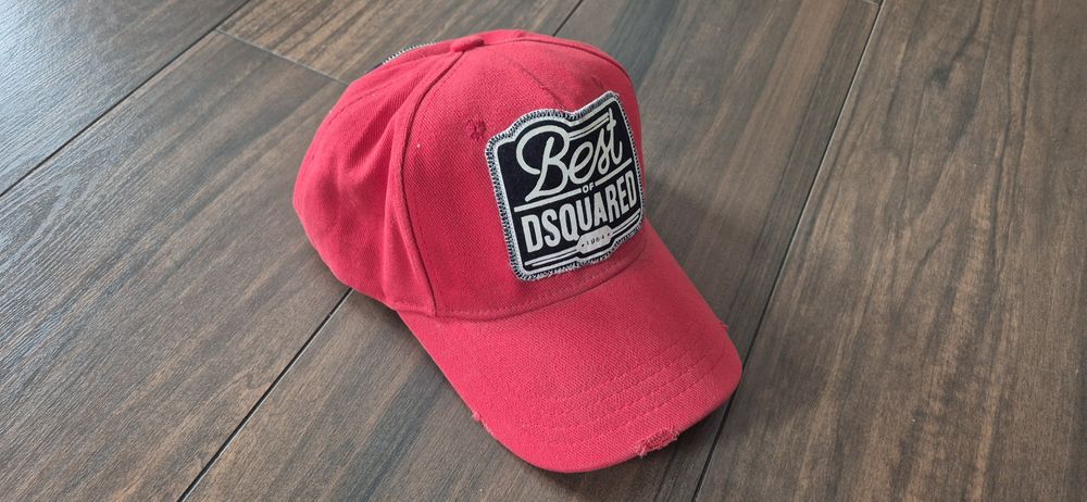 Czerwona czapka z daszkiem bejsbolówka  Dsquared