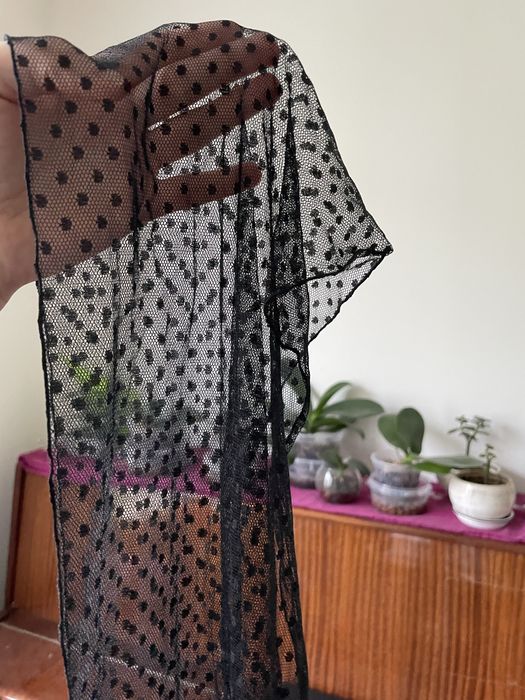 Прозорий чорний шалик в горошок