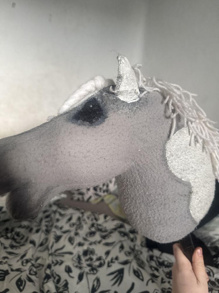 Hobby horse siwy