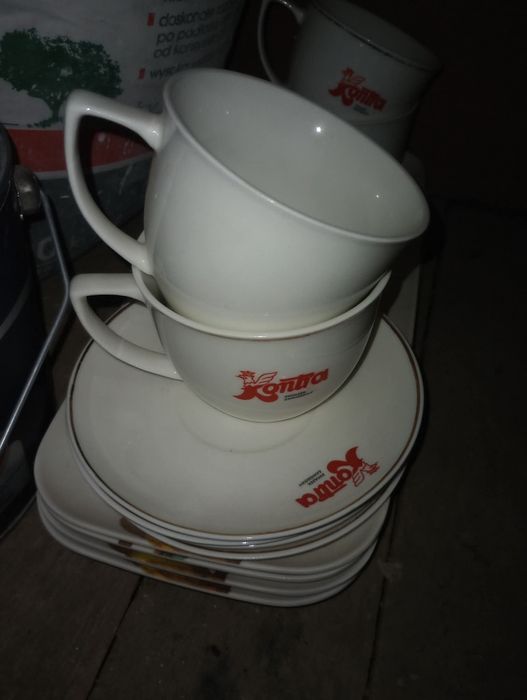 Filiżanki plus talerzyki oddam za darmo