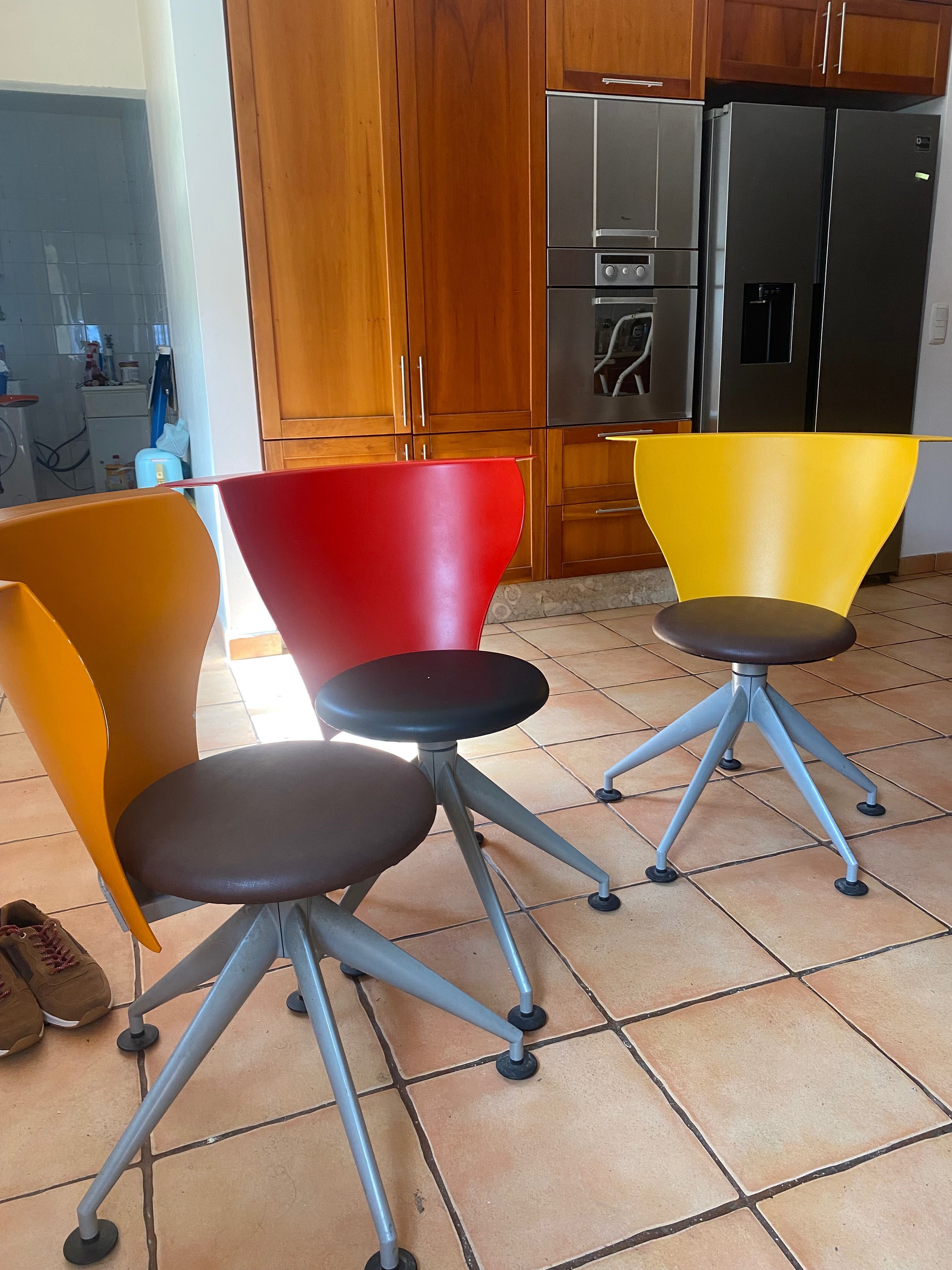 Mesa IKEA extensível com cadeiras de autor