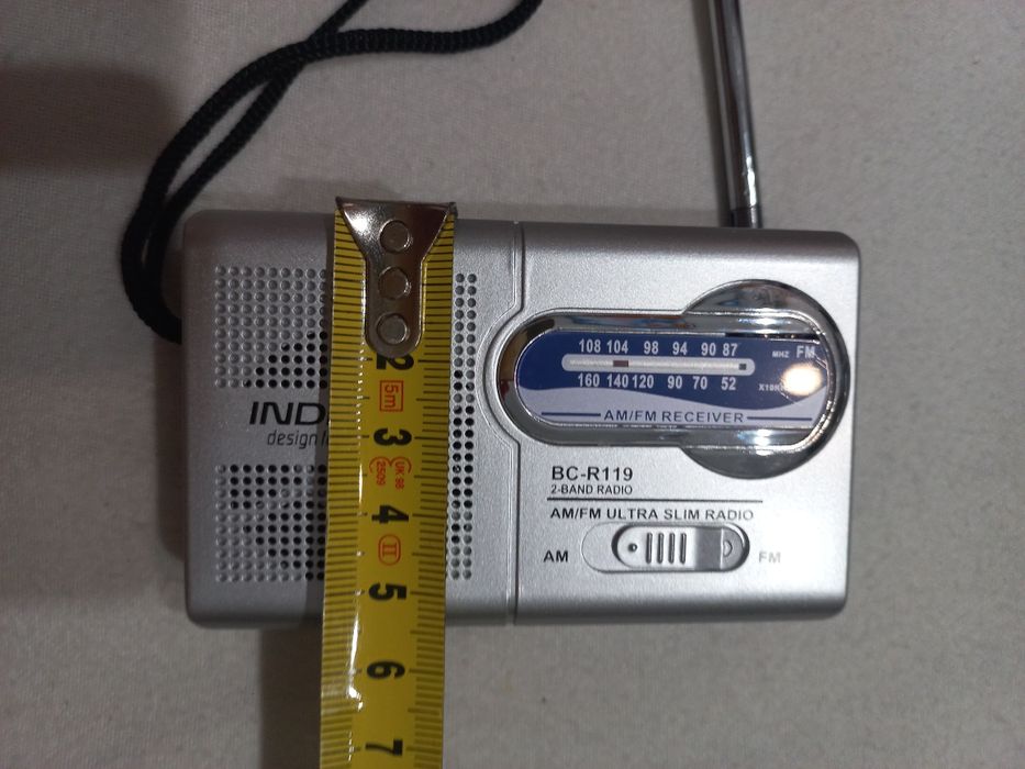 Rádio a pilhas (2AA) Novo.