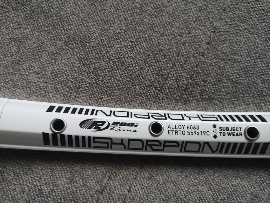 Obręcze rowerowe 26 skorpion białe