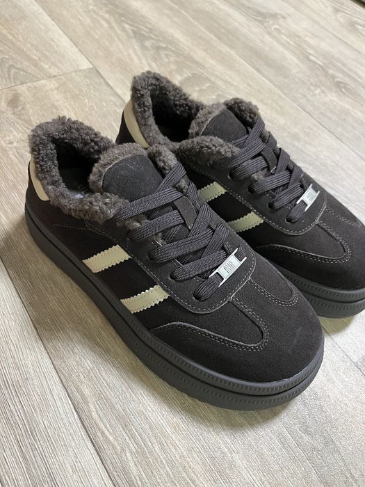 Теплі жіночі кросівки, розмір 40