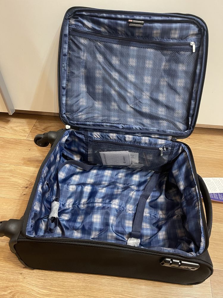 Валіза ручна поклажа чемодан літак легка Carlton кладь валізка