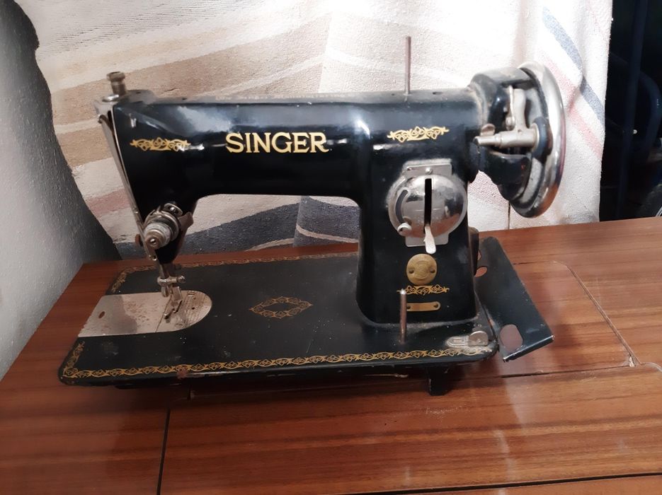 Máquina costura Singer Com mesa antiga