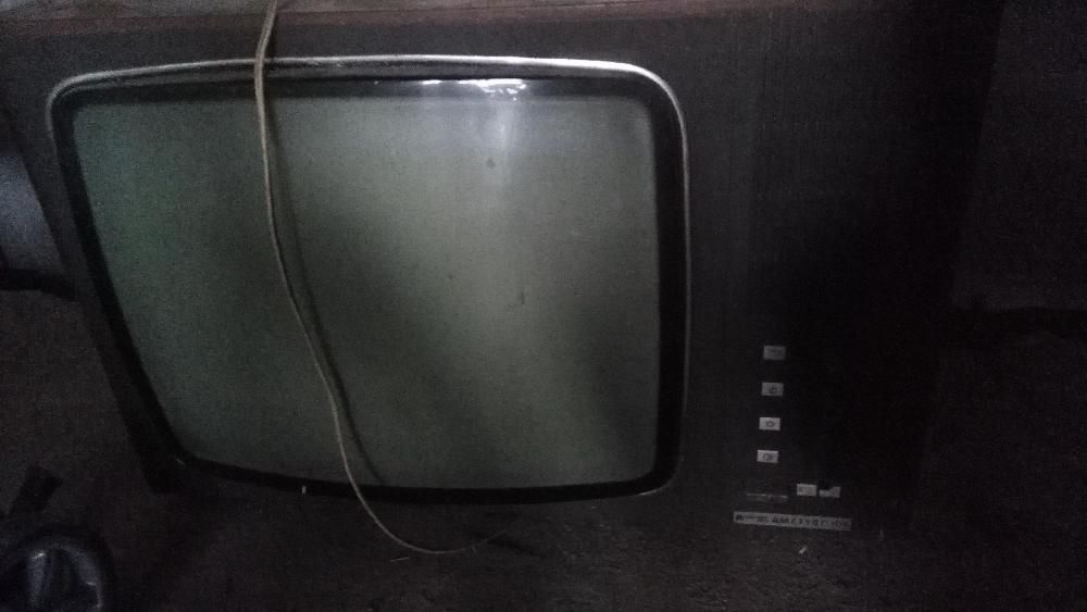 Telewizor lampowy czarno-biały Ametyst