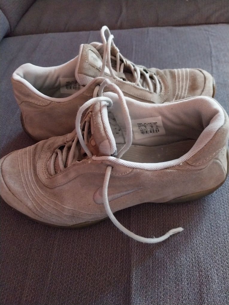 Zamszowe męskie buty nike