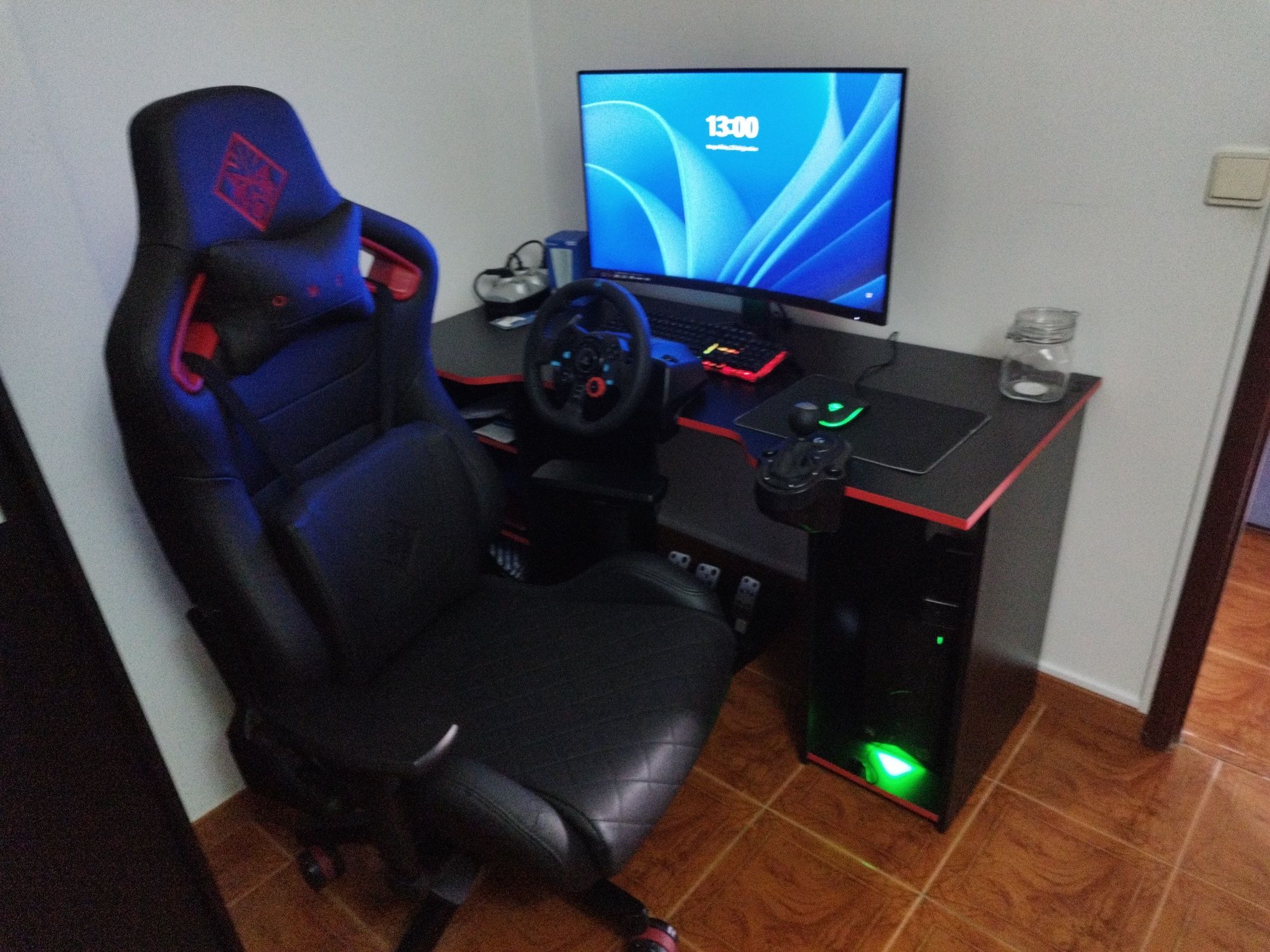 Setup gamer Completo (PC+monitor curvo+cadeira+g29+secretaria)