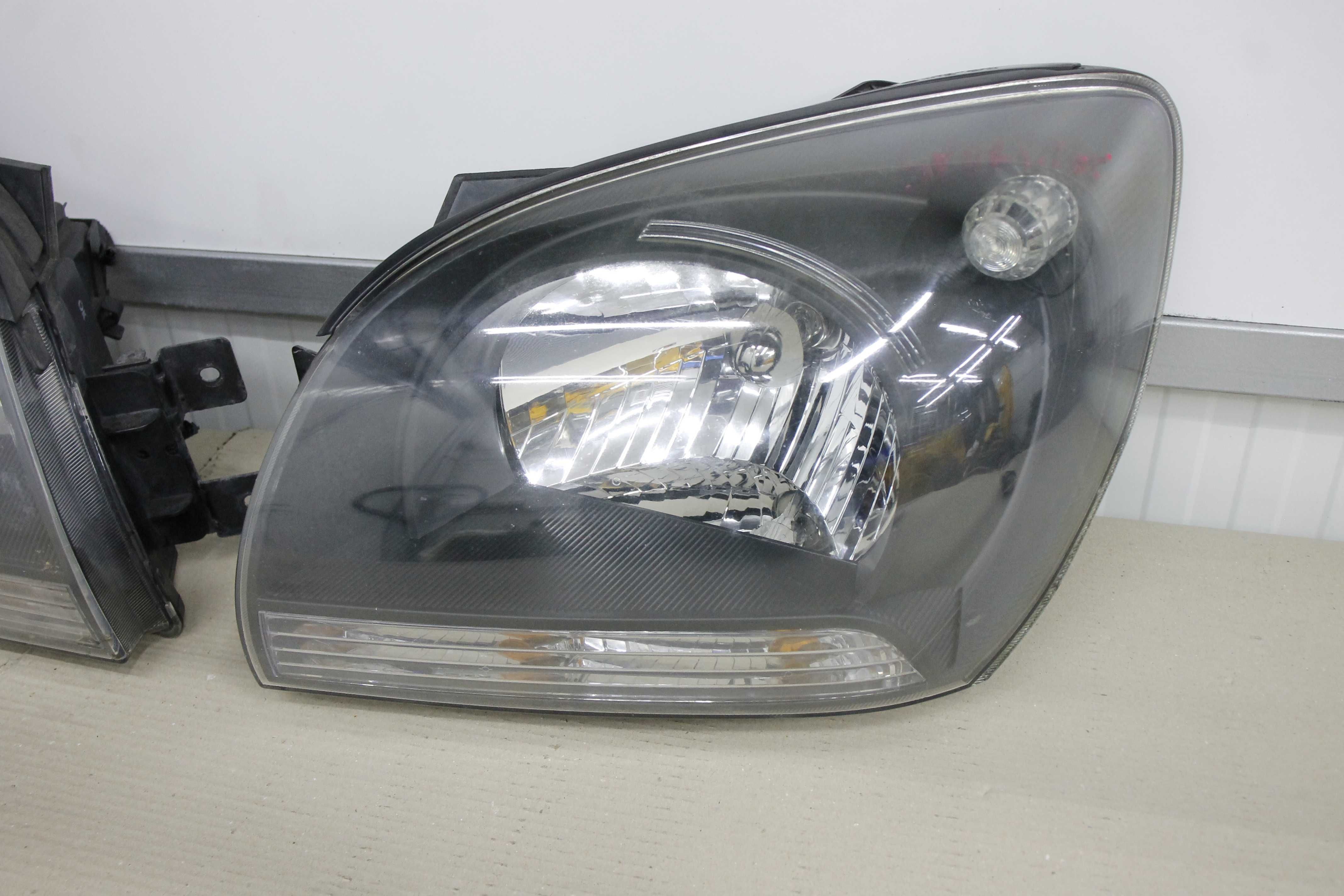 Reflektor lampy przód kpl prawa lewa Kia Sportage II lift lampa fl