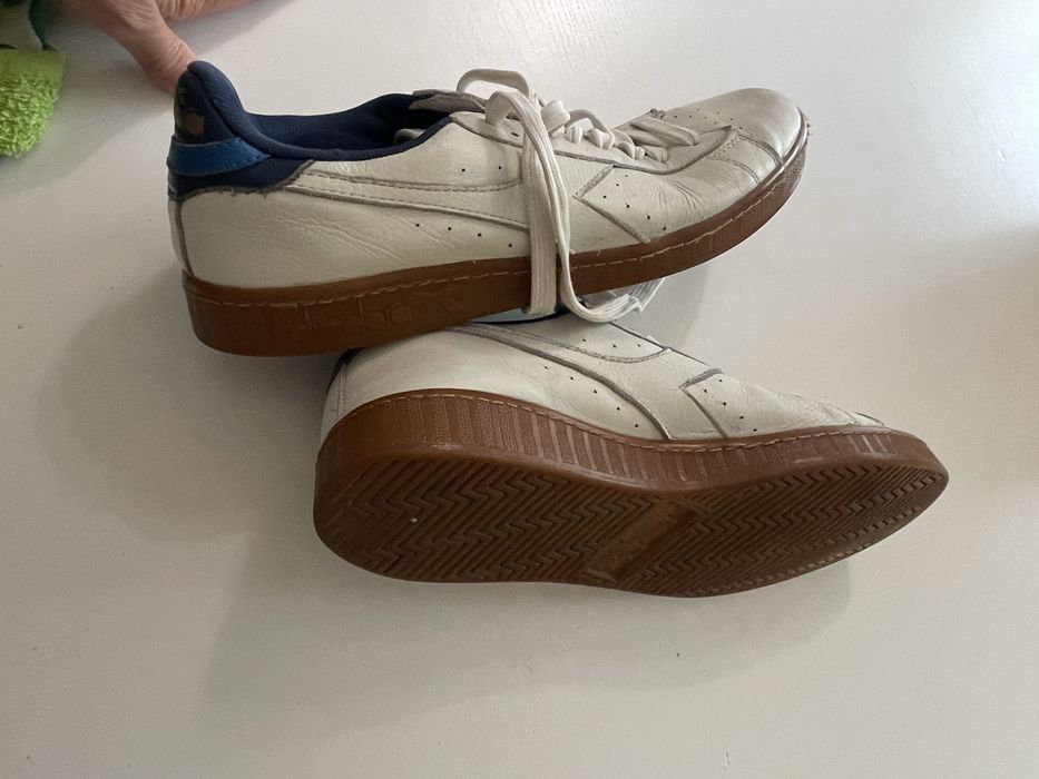 Tenis pele marca Diadora