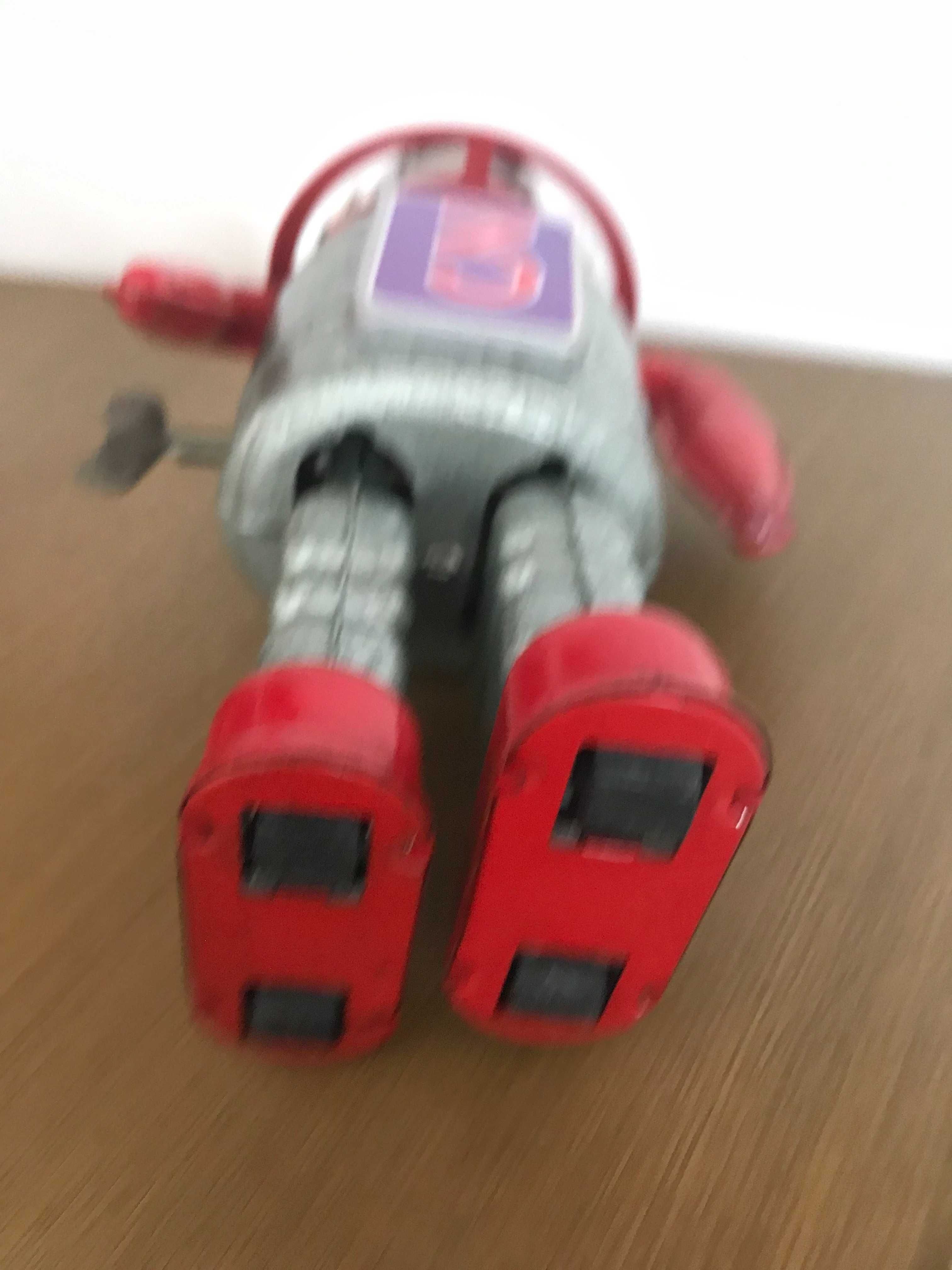 Robot de corda em metal