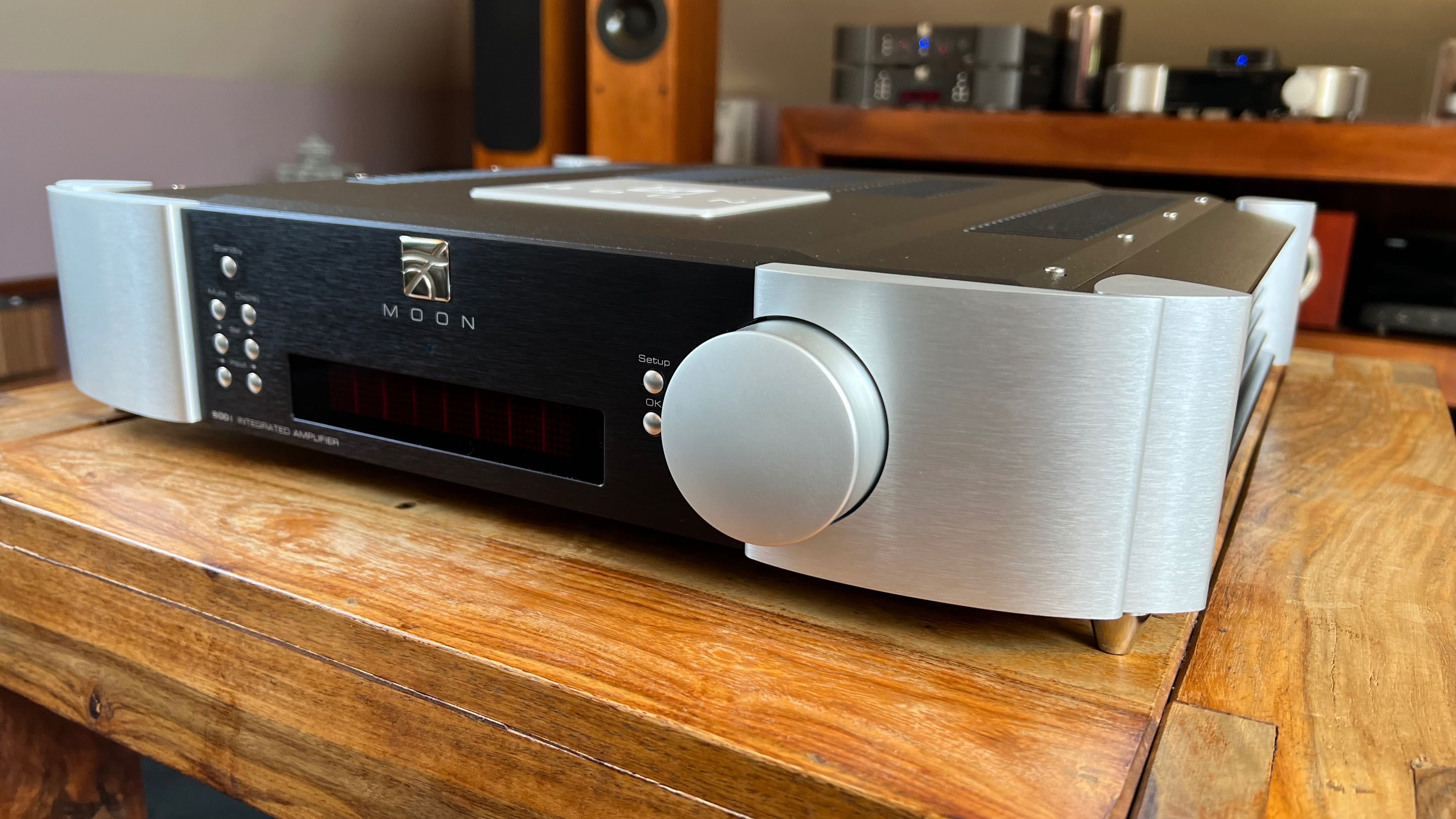 wzmacniacz moon 600i