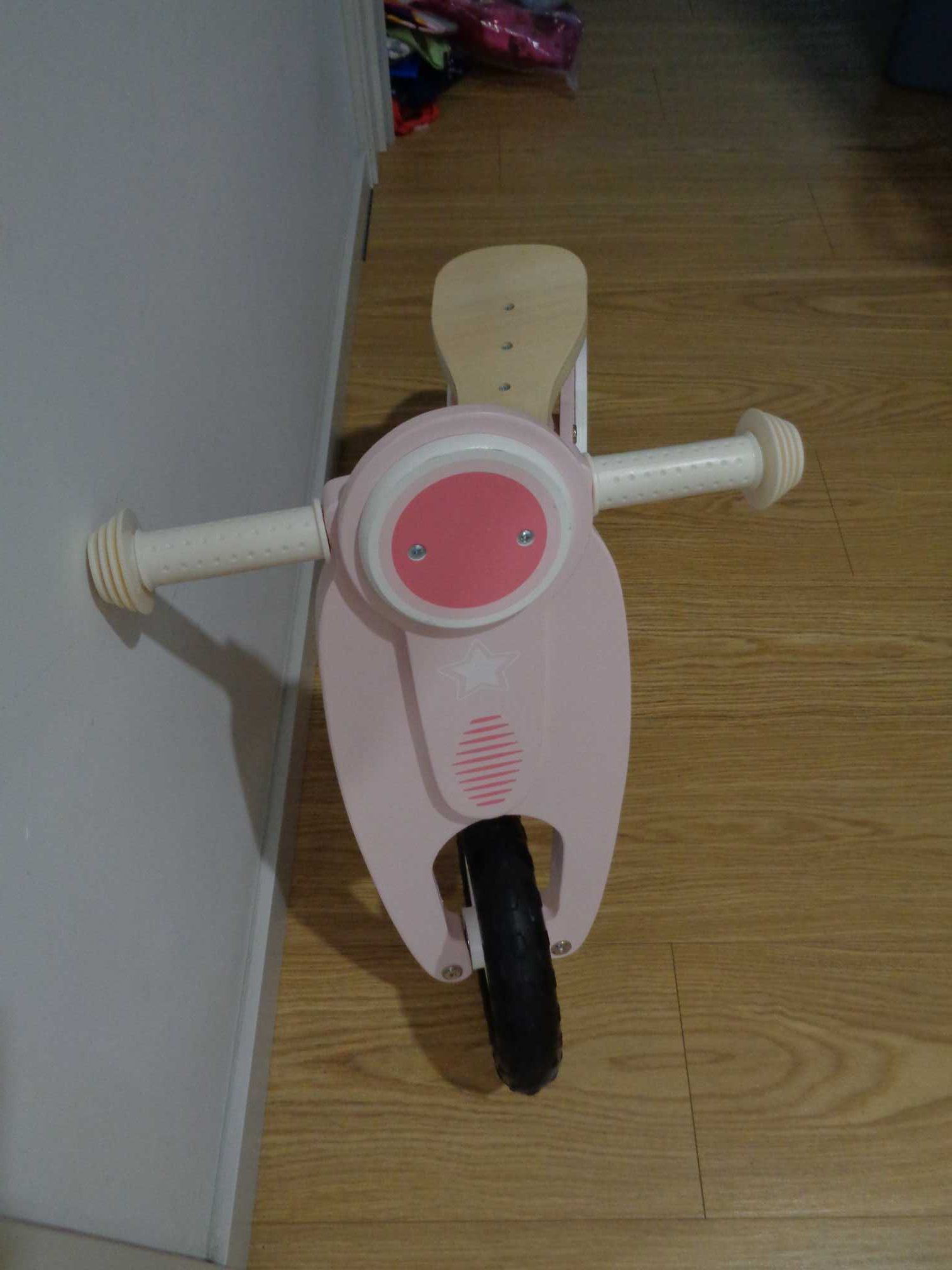 Scooter de equilíbrio em Madeira Rosa