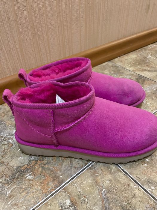 Малиновые угги UGG