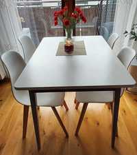 Biały stół z drewnianymi nogami 80x120 cm