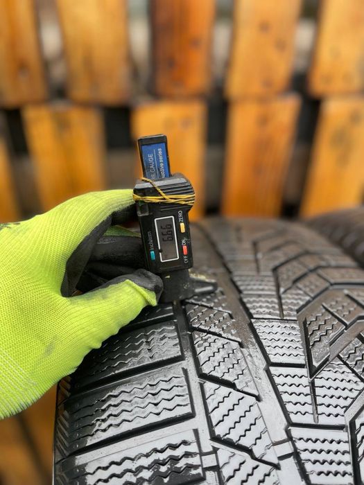 245/40 r18 шини б/у зимові 24 рік