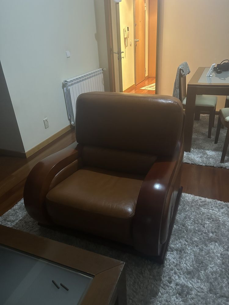 Sofas em pele novos