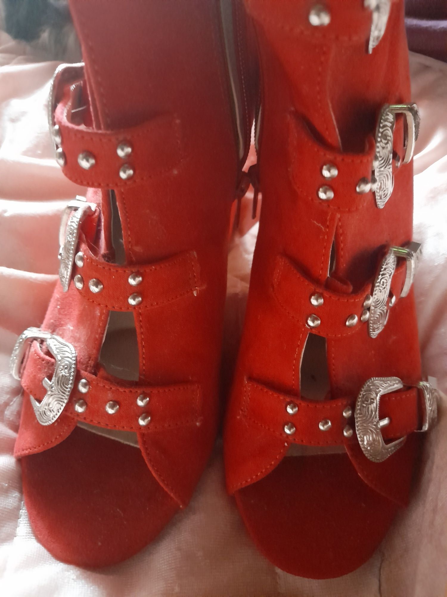 Buty czerwone 38