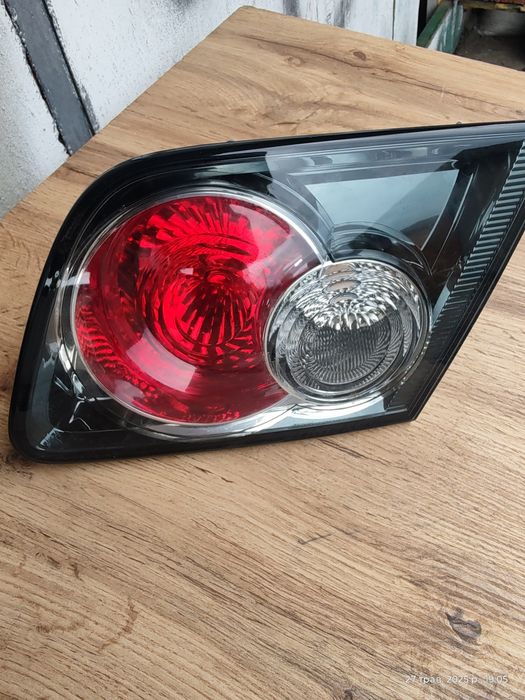 MAZDA 6 GG  Праве  Заднє на Кришку Багажника!