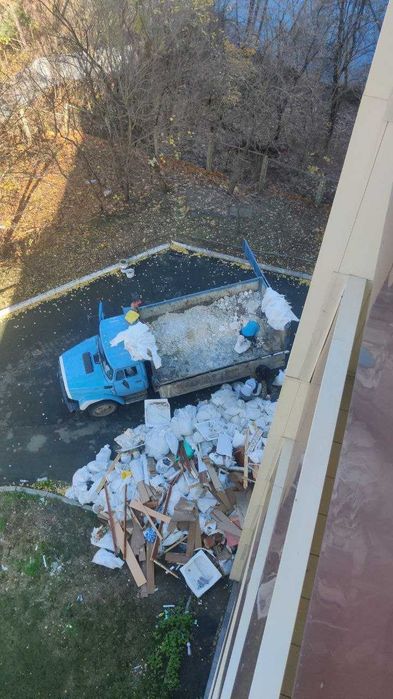 Вивіз будівельного сміття. Вантажники. Прибирання буд сміття.