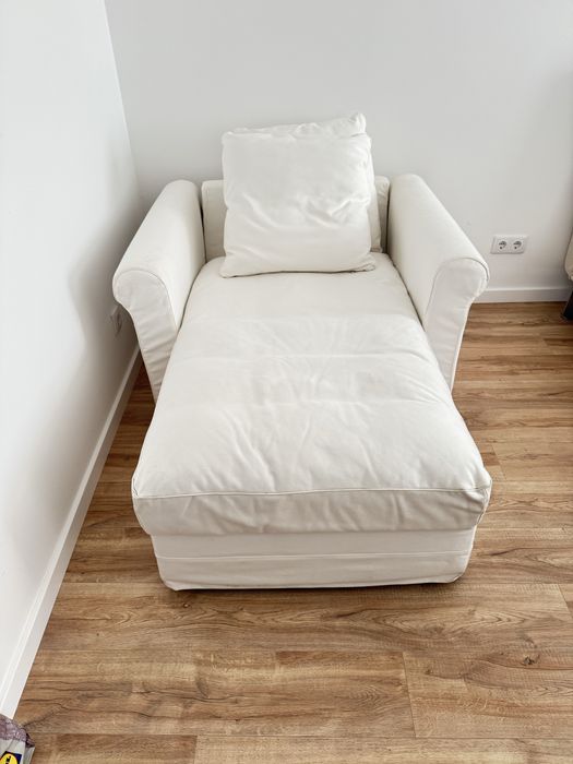 Chaise longue com espaço de arrumação
