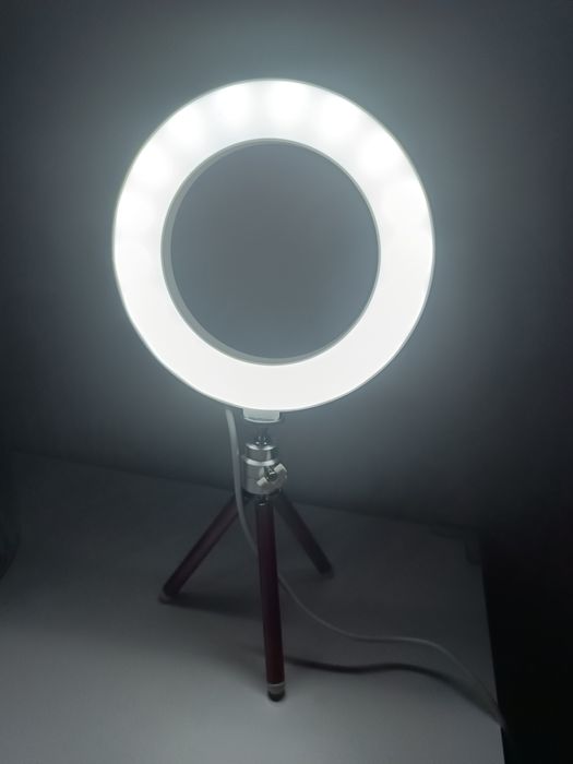 NOWA piękna pierścieniowa lampka na USB do makijażu