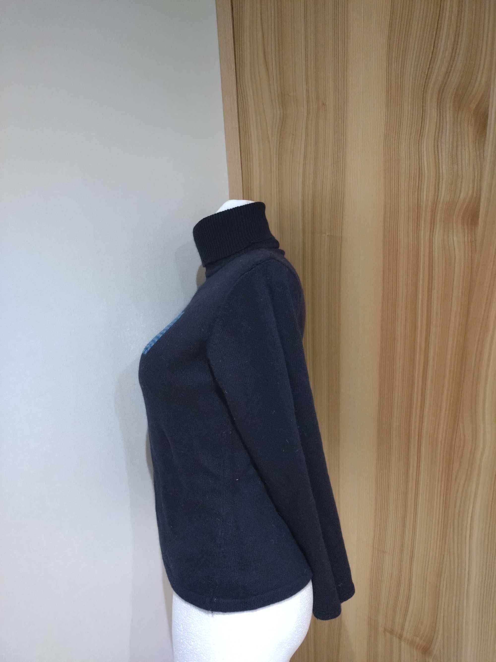 Sweter niebieski z aplikacją