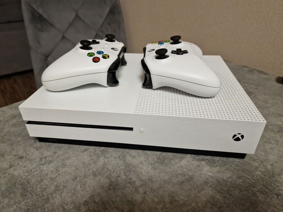 Приставка Xbox One S 1 tb